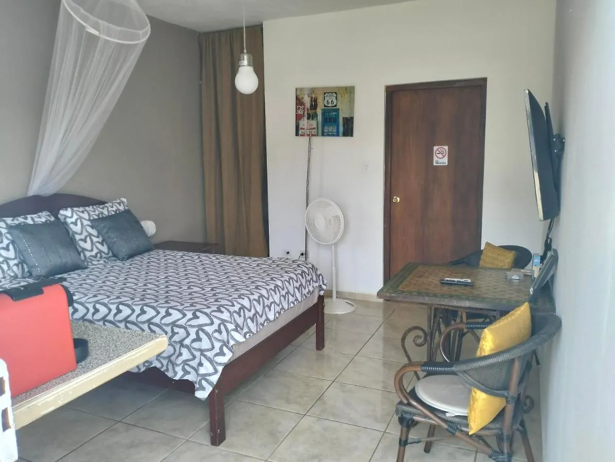 Marilyn Appartments كراليندايك